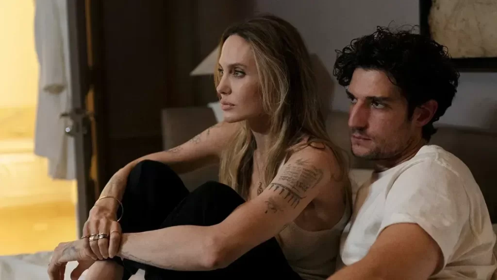 Angelina Jolie diz preparar filhos para sua morte por histórico de câncer