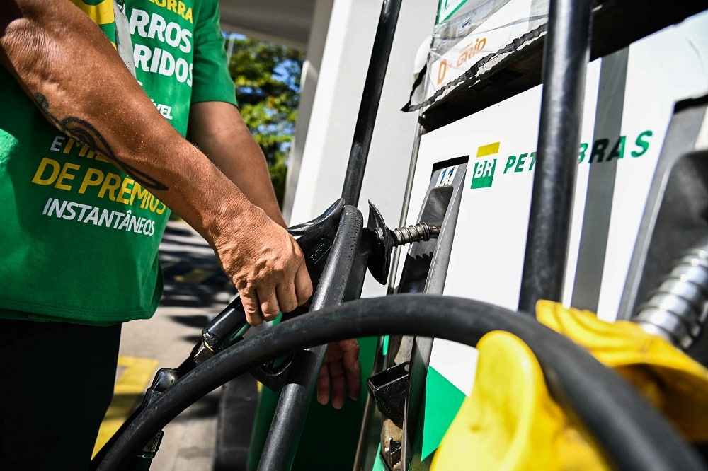 Petrobras anuncia redução de R$ 0,35 no litro do diesel a partir de quarta-feira