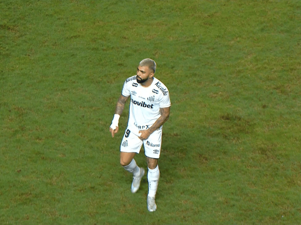 Gabigol será denunciado no STJD por gesto obsceno em jogo do Santos contra o Vitória