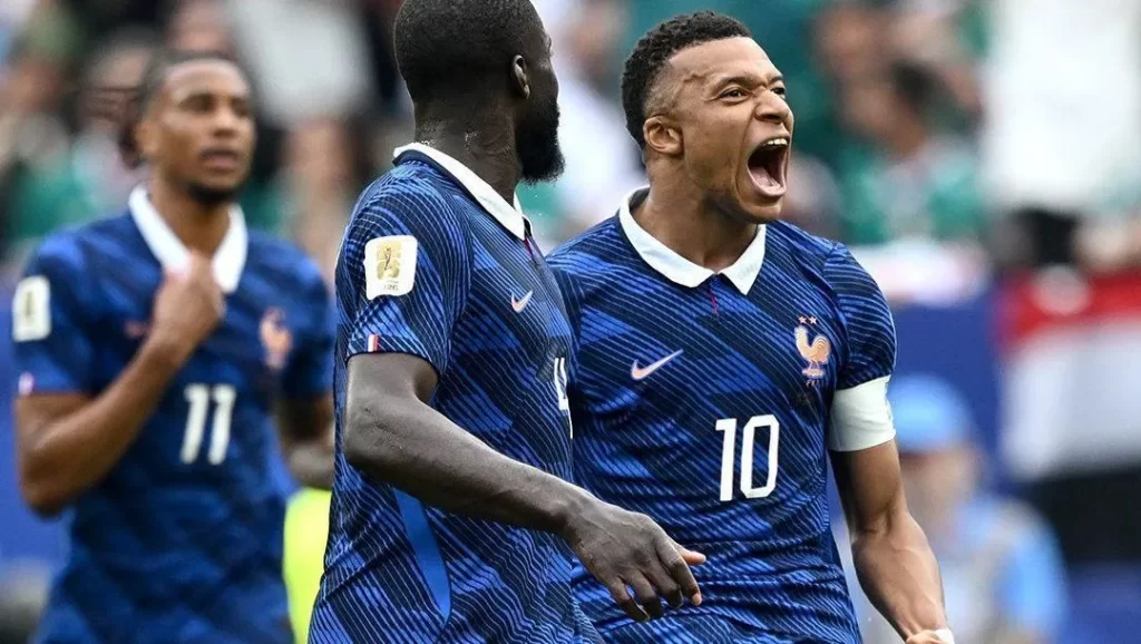 Copa do Mundo: França vence Iraque por 3 a 0 com show de Mbappé e vai ao mata-mata