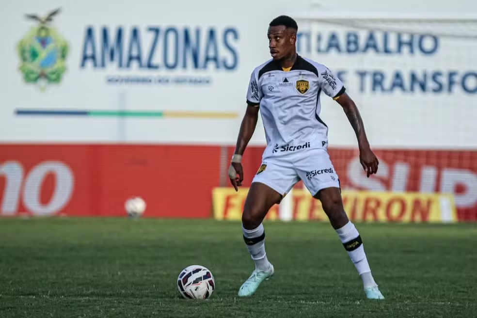 Alvo do América-MG, Gabriel Domingos negocia saída do Amazonas