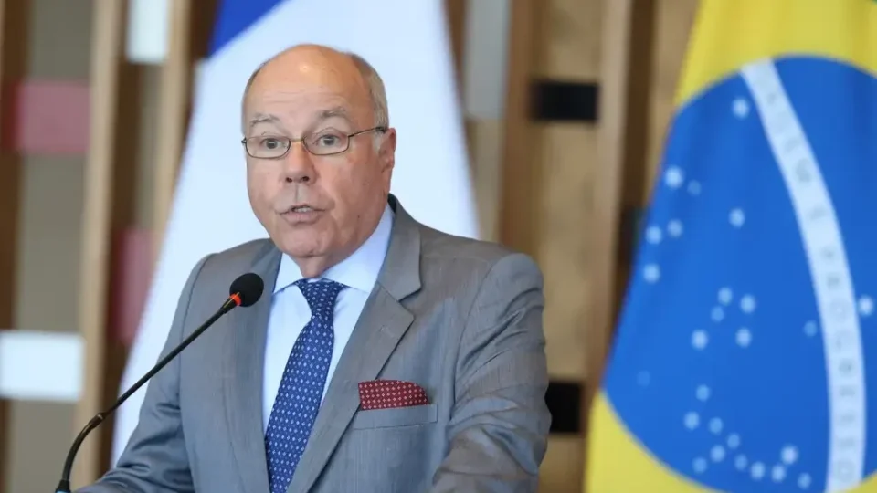 Embaixador em Buenos Aires seguirá no Brasil após nova reunião com Mauro Vieira