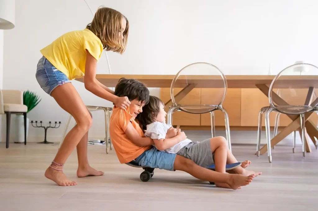 Tédio nas férias pode estimular o desenvolvimento infantil; entenda