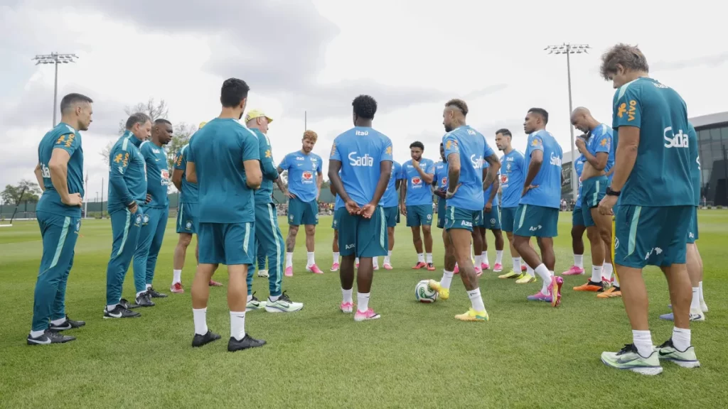 Seleção Brasileira treina para encarar Noruega nas oitavas da Copa