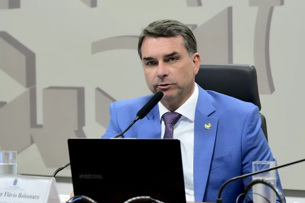 OAB pede para Alexandre de Moraes rever decisão e liberar visita de Flávio a Bolsonaro