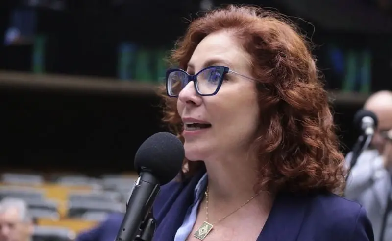 Justiça italiana determina reinício do processo de extradição de Carla Zambelli