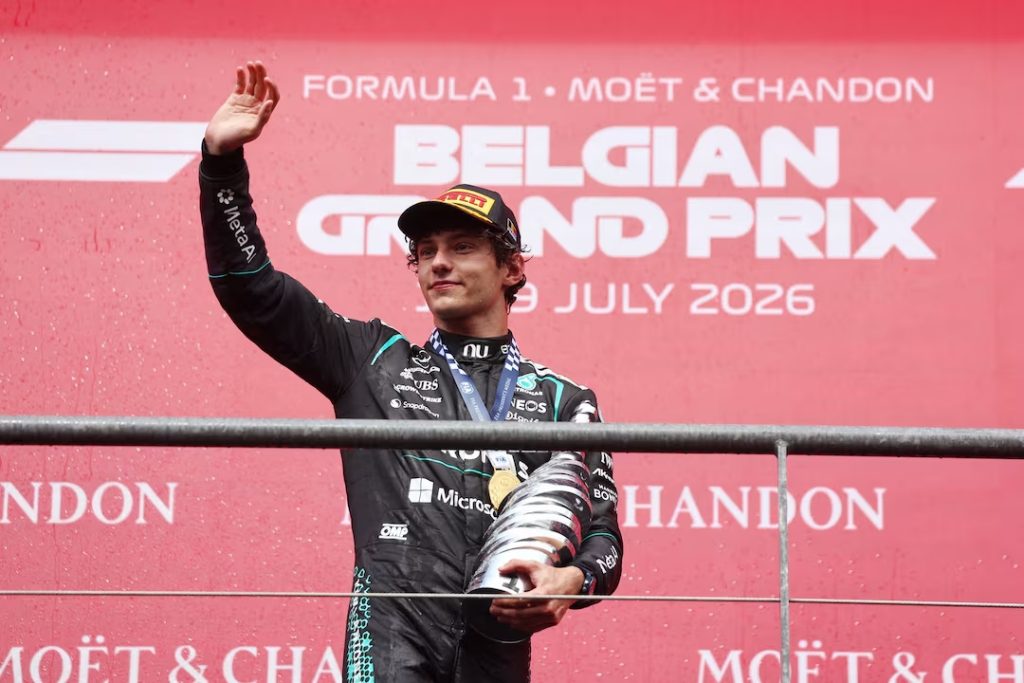 F1: Kimi Antonelli supera Charles Leclerc e vence GP da Bélgica; Gabriel Bortoleto pontua