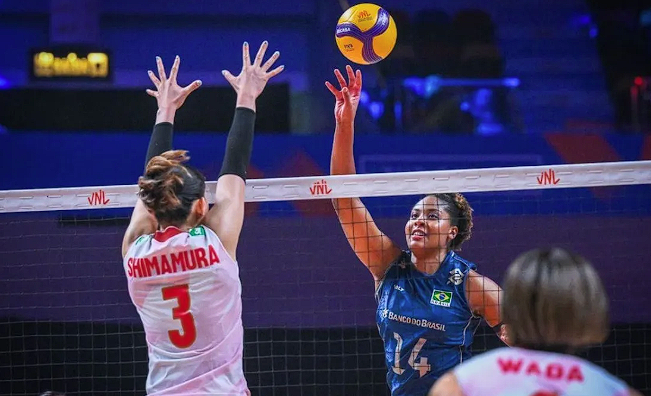 Brasil vence o Japão de virada e se classifica para semi da VNL Feminina