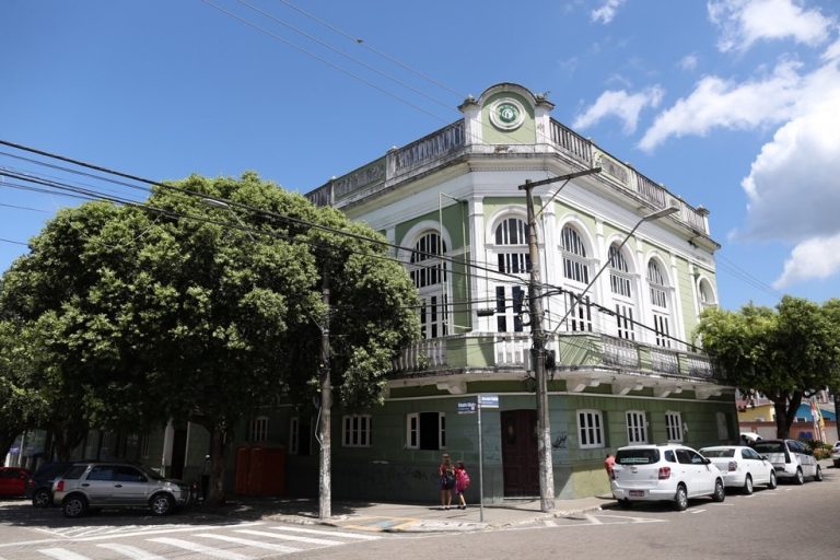 Mostra ‘Encantos do Oriente’ celebra a dança do ventre em noite inédita no Teatro Gebes Medeiros