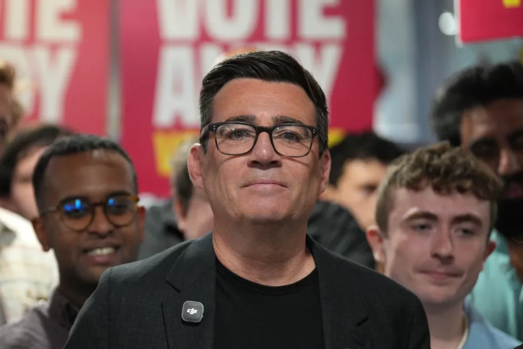 Andy Burnham se torna novo líder do Partido Trabalhista no Reino Unido