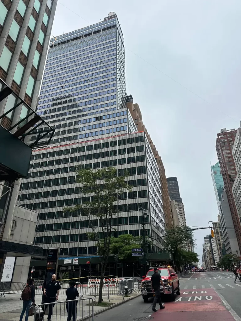 Prédio de NY recebeu reclamações sobre escombros e condições inseguras