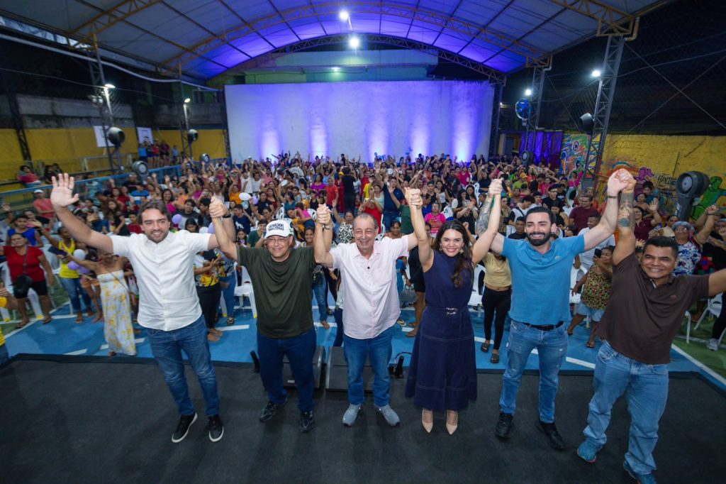 Omar Aziz conversa sobre segurança, casas e oportunidades para jovens e mães no bairro Jorge Teixeira, em Manaus