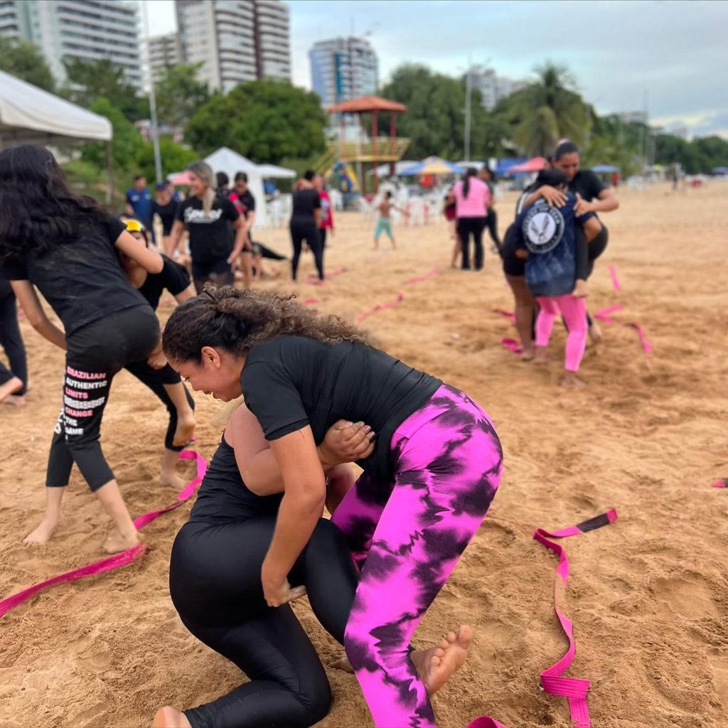 Curso de defesa pessoal e o Movimento “Corre por Elas” mobilizam mulheres na Ponta Negra
