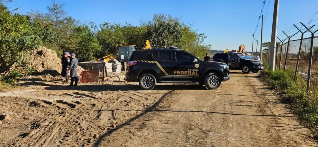 Tentativa de invasão pela cerca no Aeroporto de Guarulhos tem troca de tiros entre Polícia Federal e suspeitos