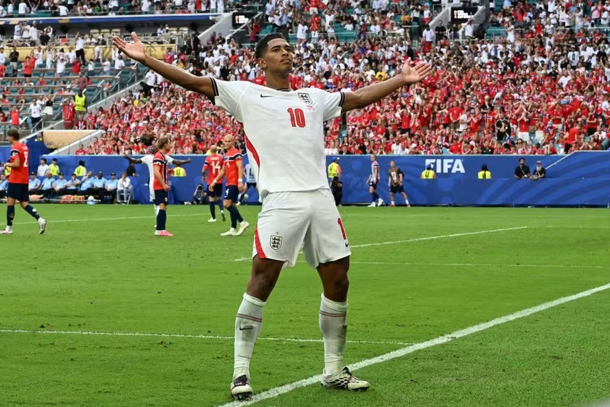 Bellingham decide na prorrogação, e Inglaterra elimina Noruega na Copa