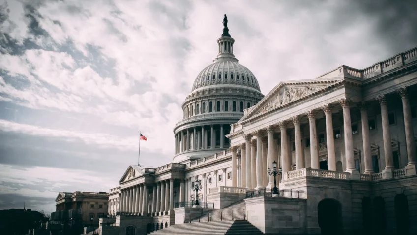 Congresso dos EUA pede ação de Donald Trump contra Brasil por projeto de big techs