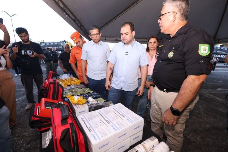 Governador Roberto Cidade entrega lanchas blindadas e equipamentos que reforçam combate ao narcotráfico no Amazonas