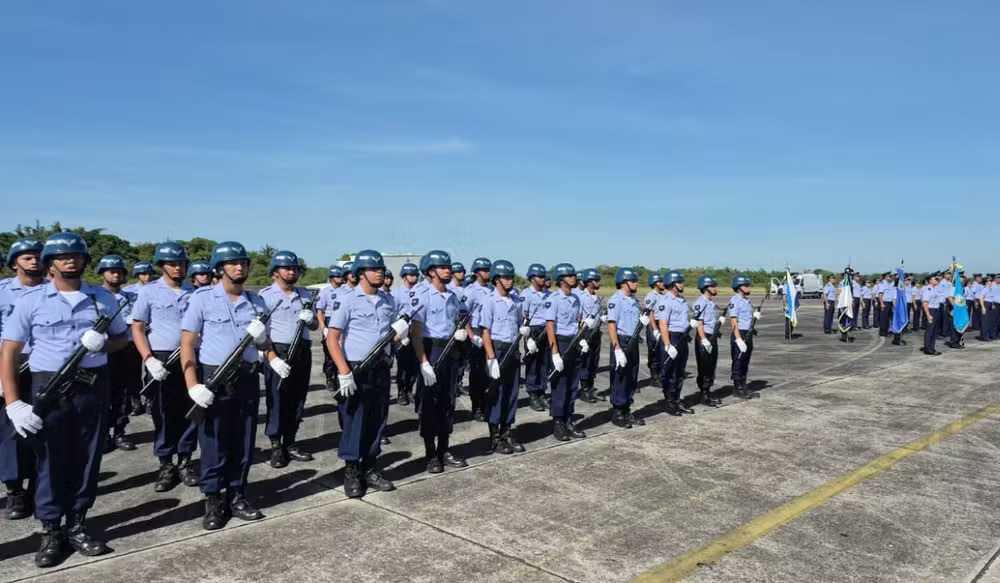 Base Aérea de Manaus homenageia os 153 anos de Santos Dumont com cerimônia militar