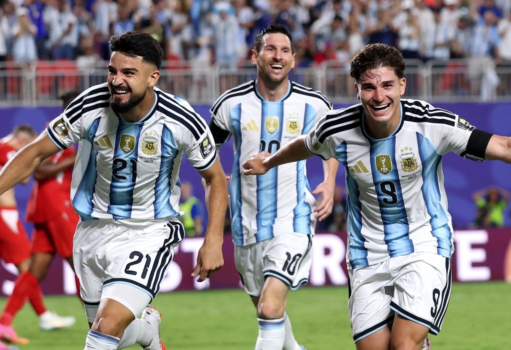 Argentina bate a Suíça, vai à semi da Copa e segue viva na busca pelo tetra