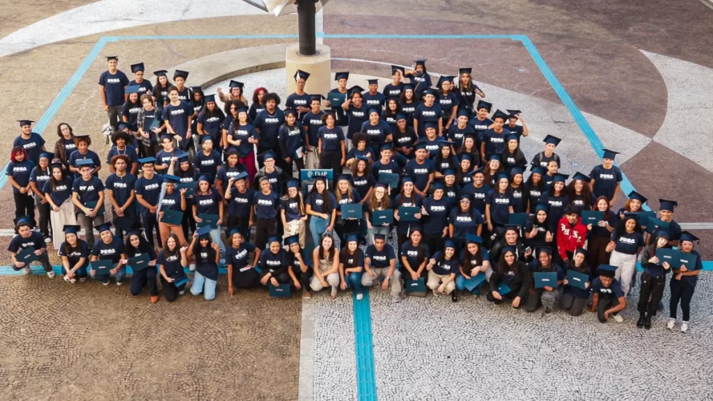 Evento de formatura insere jovens da periferia no mercado de trabalho em SP