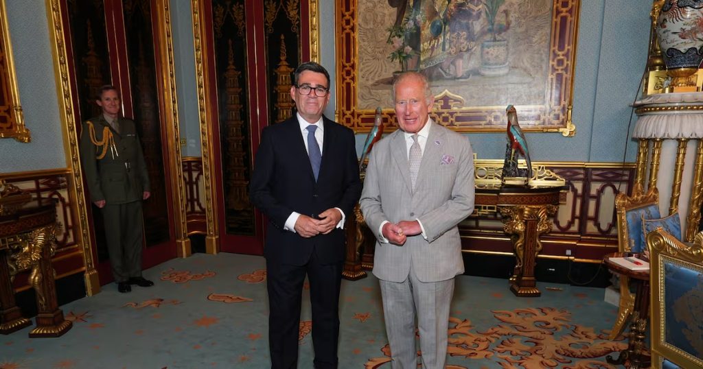 Andy Burnham se torna primeiro-ministro do Reino Unido após encontro com rei Charles