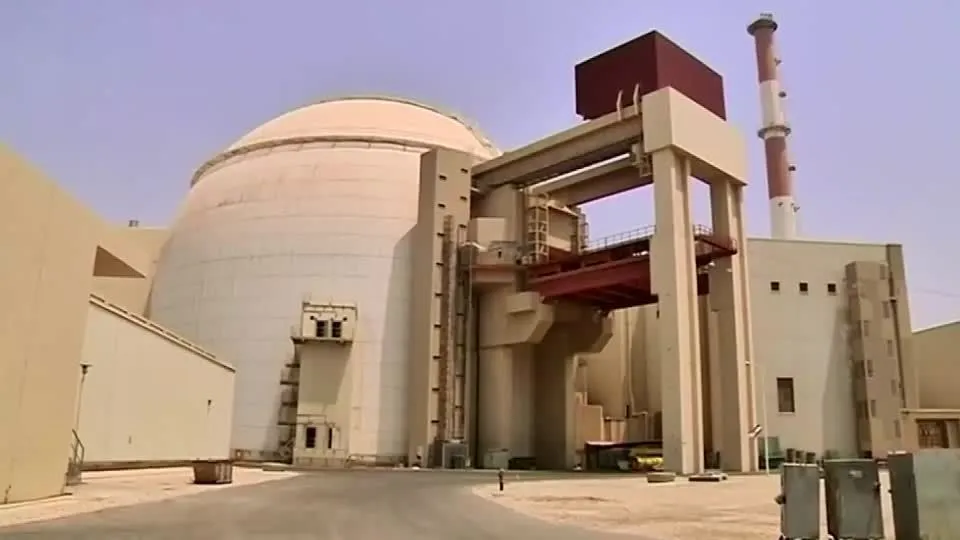 Ataque dos EUA atingiu área próxima a usina nuclear, diz autoridade do Irã
