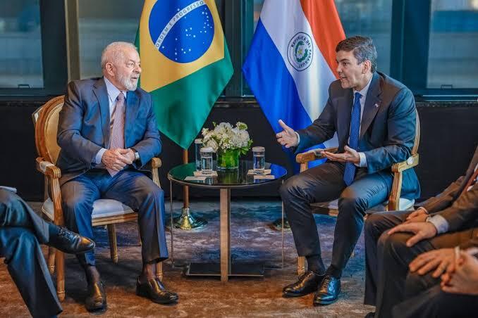 Presidentes Lula e Peña conversam e Paraguai convoca embaixador após fala sobre guerra