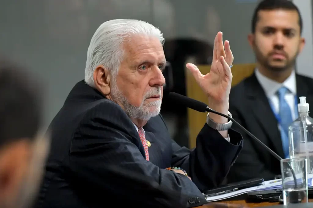 Polícia Federal intima Jaques Wagner a prestar depoimento sobre caso do Banco Master