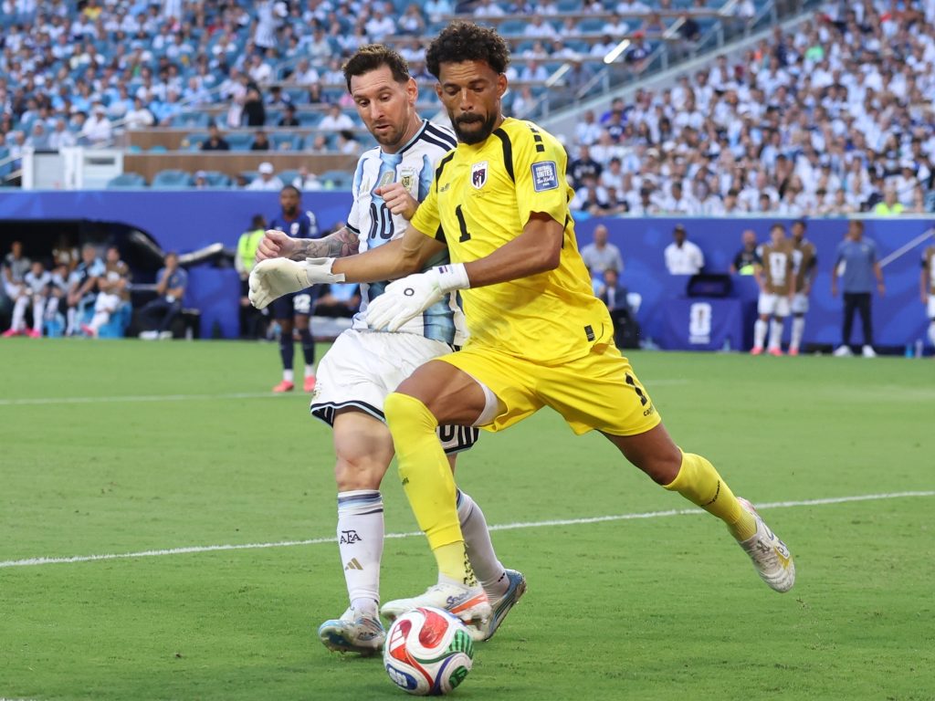 Argentina sofre, mas elimina Cabo Verde em jogo dramático na Copa do Mundo