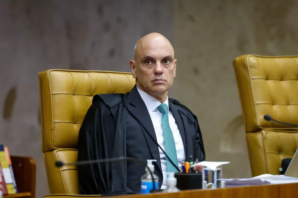 Alexandre de Moraes nega autorização para Javier Milei visitar Jair Bolsonaro