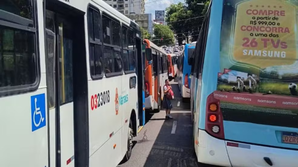 Paralisação de ônibus em Manaus deixa terminais lotados e passageiros reclamam da falta de serviço em diversas zonas da capital