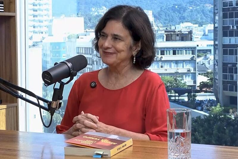 Nísia Trindade lança livro sobre bastidores da pandemia do covid-19