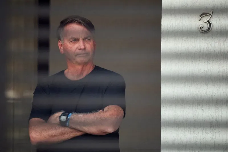 STF mantém prisão domiciliar de Jair Bolsonaro e aumenta restrições
