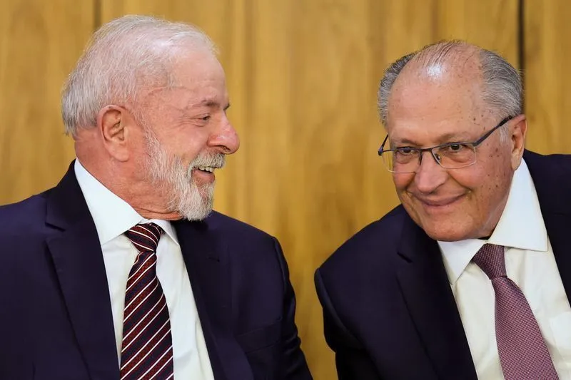 PSB oficializa apoio à candidatura de Lula e escolha de Geraldo Alckmin para vice-presidente