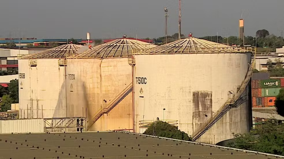 Vazamento de gás tóxico em Manaus: bombeiros seguem resfriando tanques após 41 horas