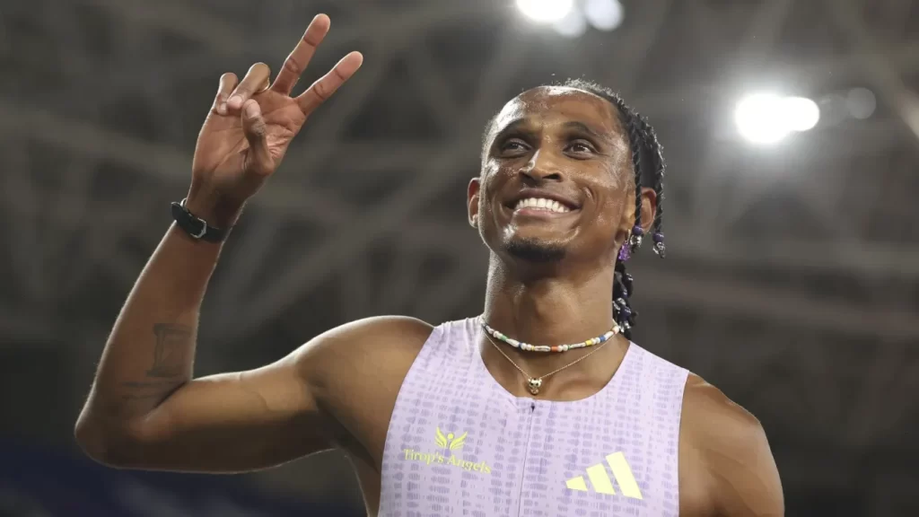 Alison dos Santos quebra recorde mundial dos 400m com barreiras