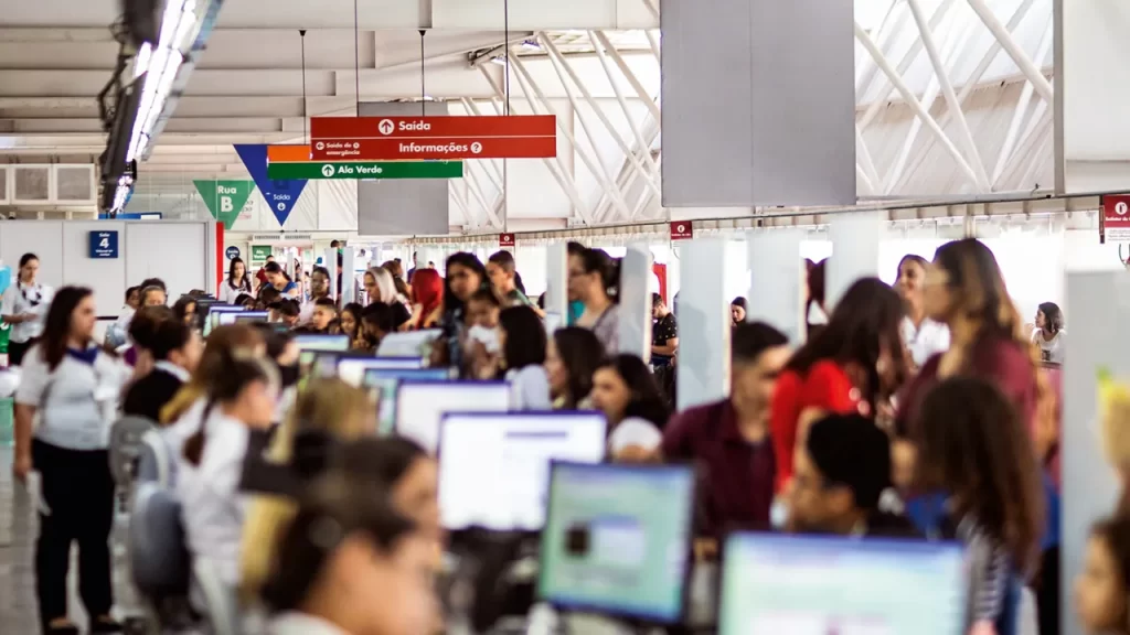 Setor de serviços do Brasil supera expectativas e fica estável em junho