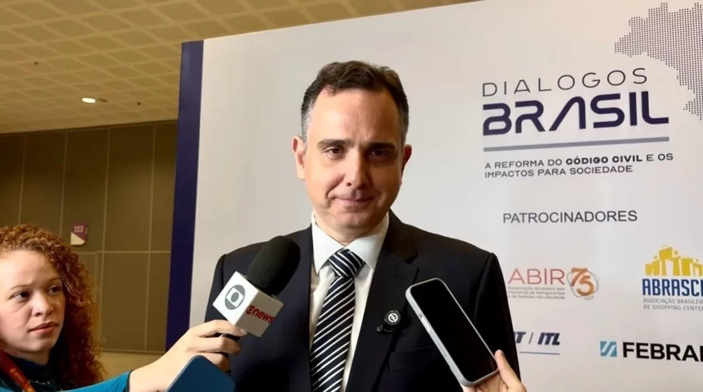 Davi Alcolumbre indica senador Rodrigo Pacheco para vaga no TCU