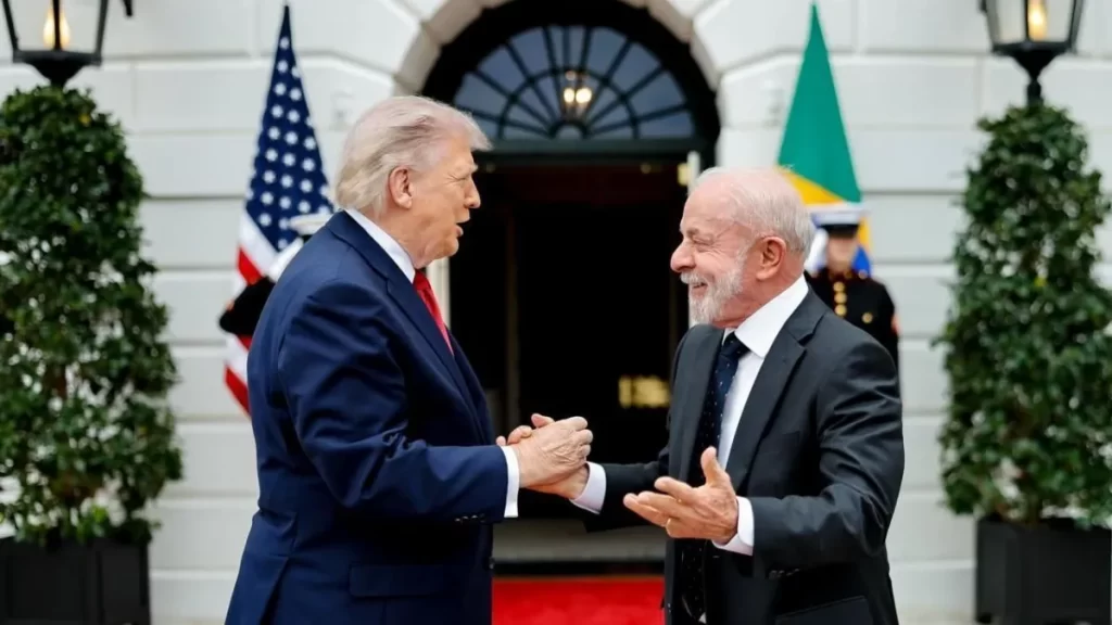 Governo brasileiro vê diálogo aberto entre Lula e Trump e destaca duração da ligação