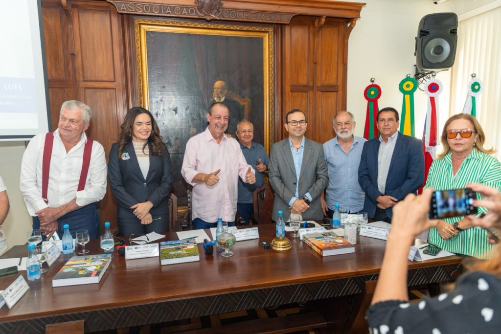 Omar Aziz defende exploração de ouro e propõe criar empresa aérea regional