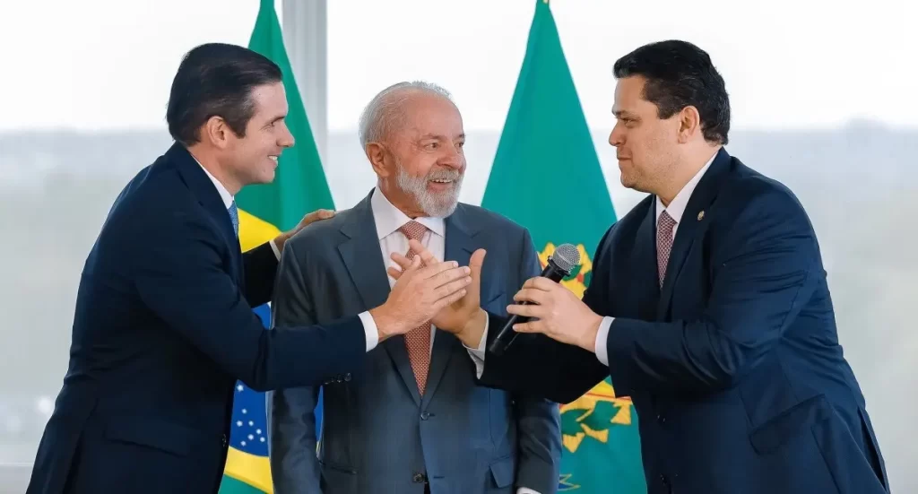 Presidente Lula deve se reunir com Hugo Motta e Davi Alcolumbre por fim da “taxa das blusinhas”