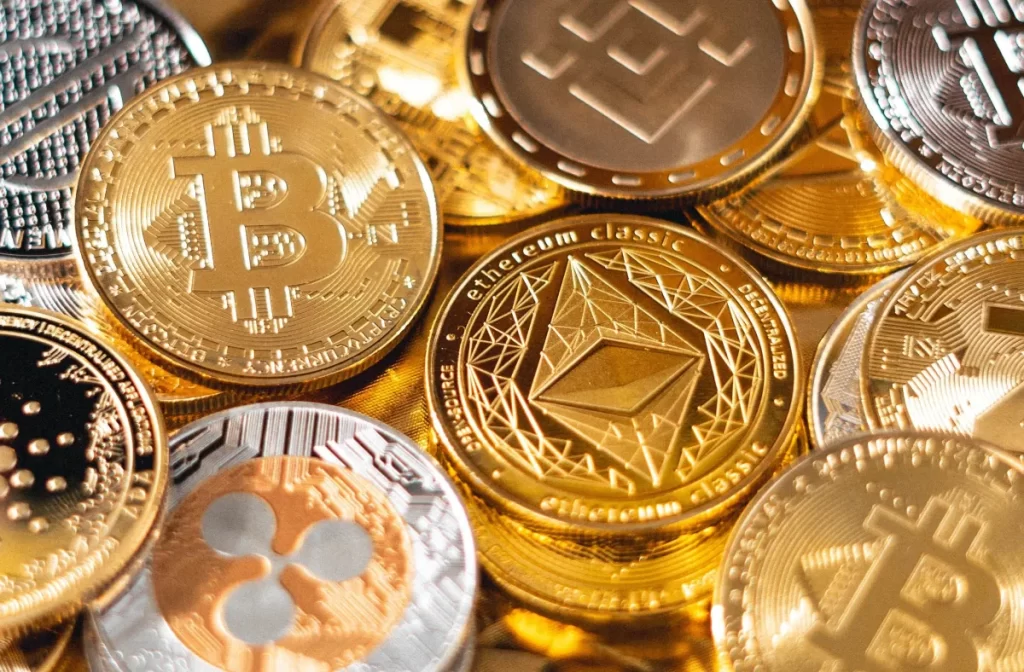Agente do FBI é acusado de roubar mais de US$ 900 mil em criptomoedas