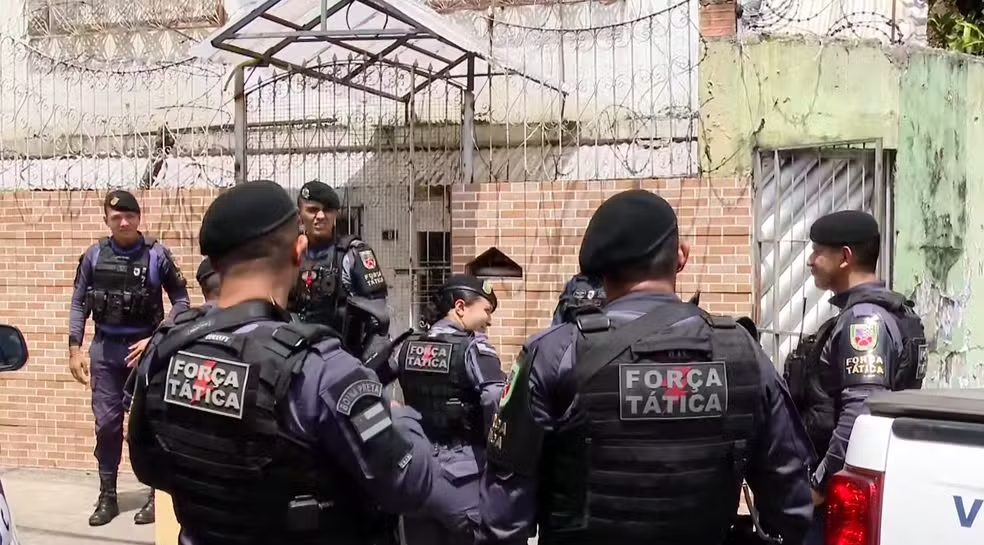 Chacina que matou três em Manaus aconteceu após vítima se recusar a dar dinheiro para suspeito quitar dívida de R$ 16 mil, diz delegado