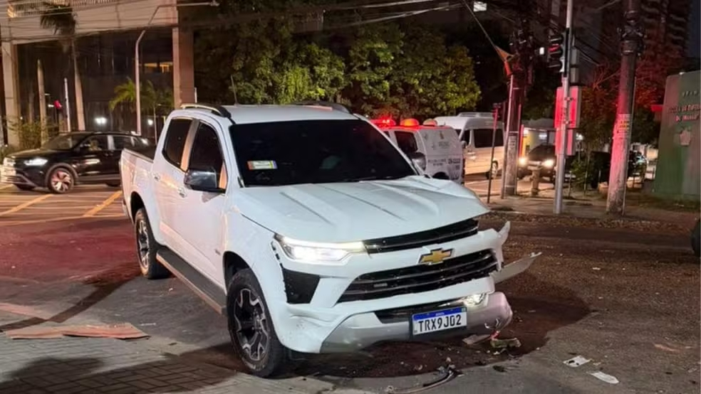 Acidente envolvendo servidor da SSP-AM em caminhonete descaracterizada termina com morte de motociclista em Manaus