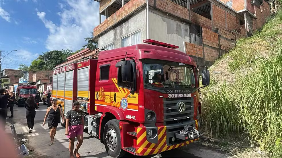 Crianças de 10 meses e 3 anos morrem carbonizadas durante incêndio dentro de kitnet na Zona Oeste de Manaus