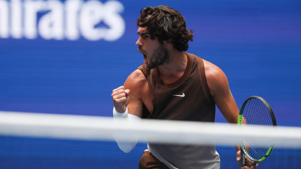 Carlos Alcaraz volta após quatro meses e estreia com vitória no US Open