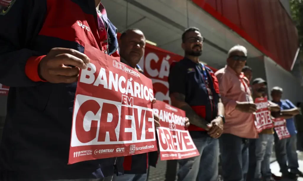 Bancos reabrem nesta sexta (21) após paralisação nacional, mas possibilidade de greve permanece