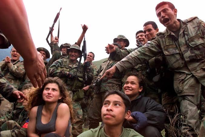 Recrutamento de menores por grupos armados disparou na Colômbia, segundo a Human Rights Watch