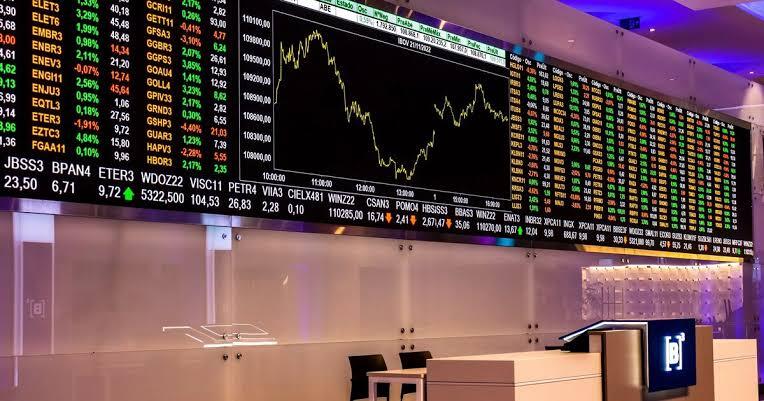 Varejistas derretem na Bolsa enquanto juros altos pressionam empresas