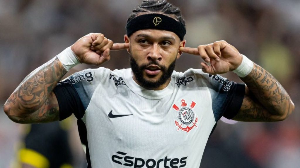 Contrato entre Corinthians e Memphis Depay tem “cláusula antipolítica”
